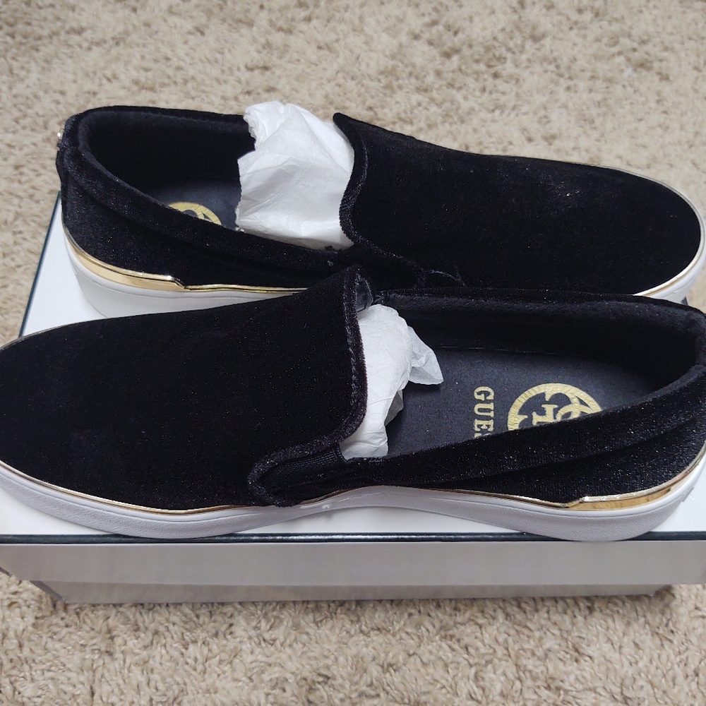 Black casual sneakers